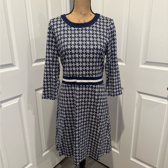 NWT Draper James Navy and White Patterned Fit-and-Flare Dress - Picture 7 of 7